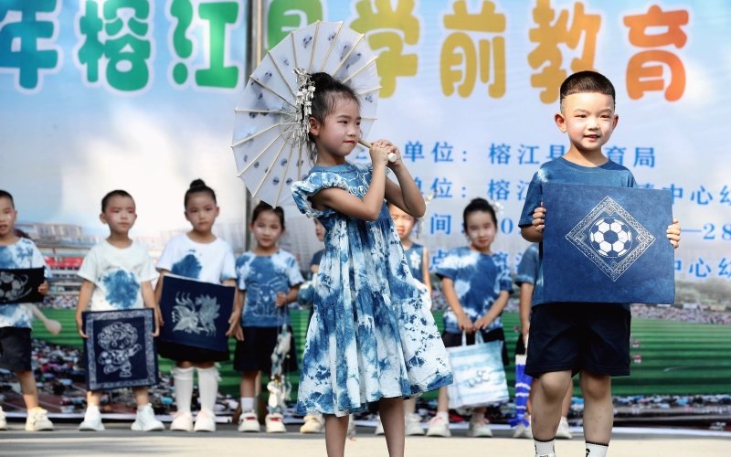 演唱侗歌