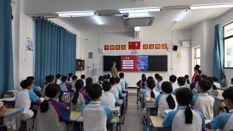 退役军人梁湉担任主讲